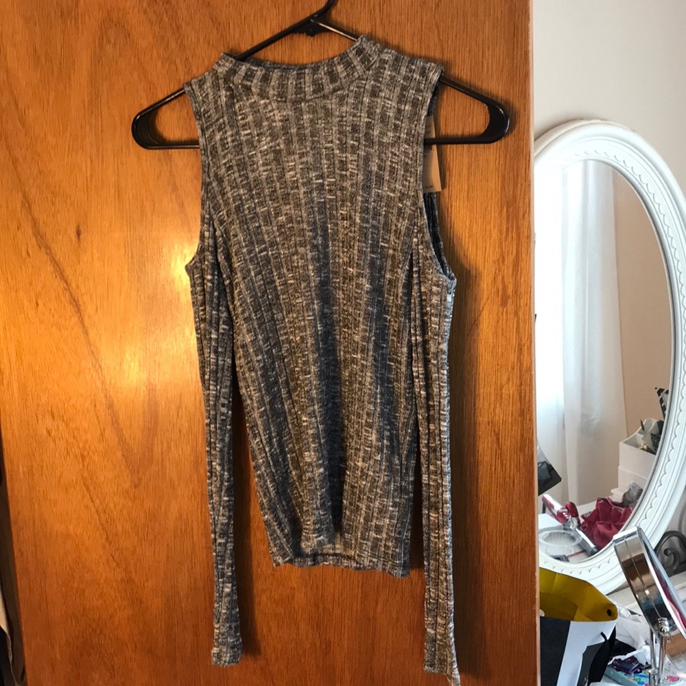 Open shoulder top
